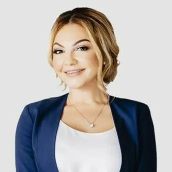 Janet Cisneros, real estate agent in Hesperia
