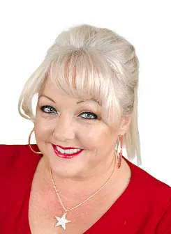 Julia Thomas, real estate agent in Apple Valley