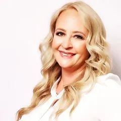 Lindsey Matea, real estate agent in Apple Valley