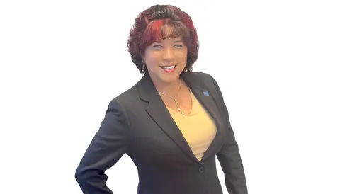 Juana Barnes, real estate agent in Apple Valley