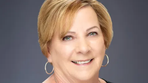 Sue Dearing, real estate agent in Apple Valley