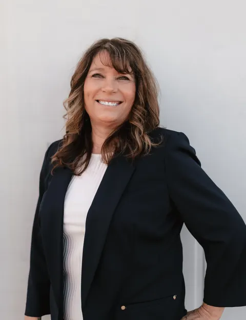 Michelle Ann Tippit, real estate agent in Apple Valley