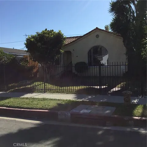 Henryetta Cooper, real estate agent in Los Angeles