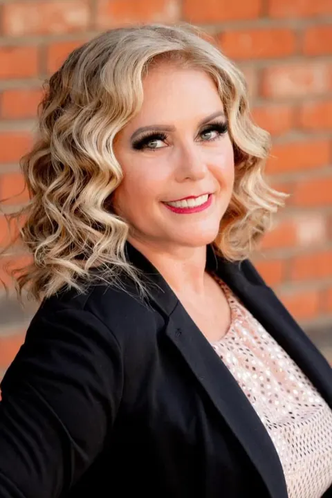 Muna Dionne, real estate agent in Riverside