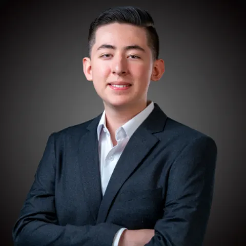 Esteban De La Paz, real estate agent in Corona