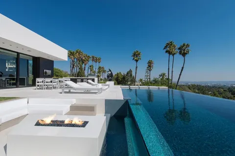Valerie Gillett, real estate agent in Los Angeles
