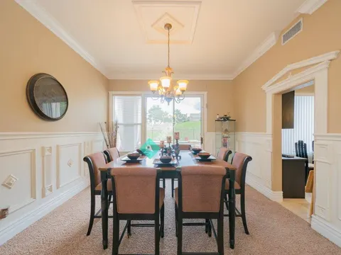 Linda Hao, real estate agent in Corona