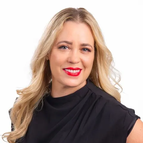Martha Sabroso, real estate agent in Jurupa Valley