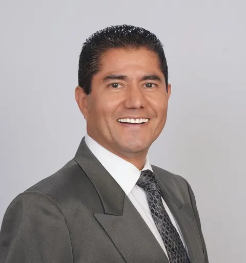 Arturo Vargas, real estate agent in Corona