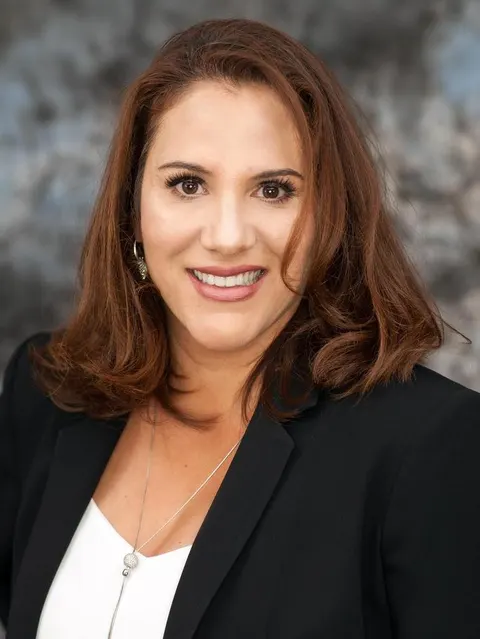 Niky Luna, real estate agent in Moreno Valley