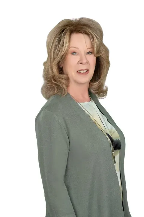 Deborah Pena, real estate agent in Jurupa Valley