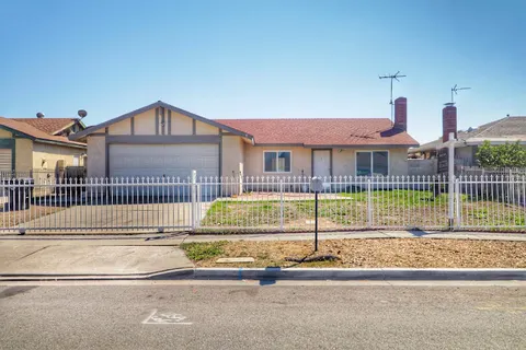 Maria Gonzalez, real estate agent in Fontana