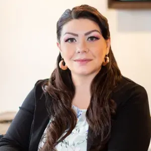 Laura Alvarez, real estate agent in Phelan