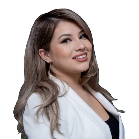 Viridiana Ramirez, real estate agent in Corona