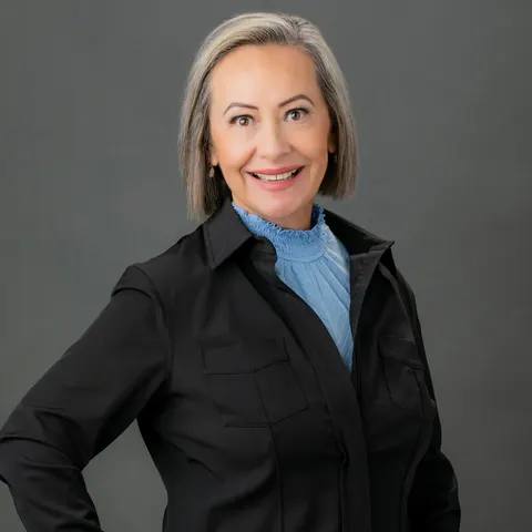Angela Soto, real estate agent in Los Angeles