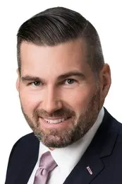Robert Vail, real estate agent in Corona