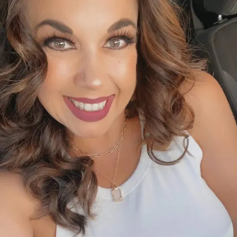Evette Villegas, real estate agent in Apple Valley