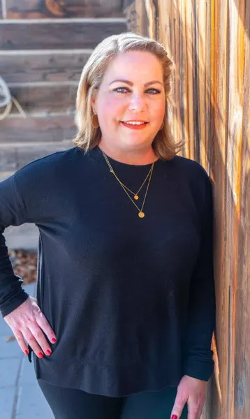 Samantha Stoker, real estate agent in Joshua Tree
