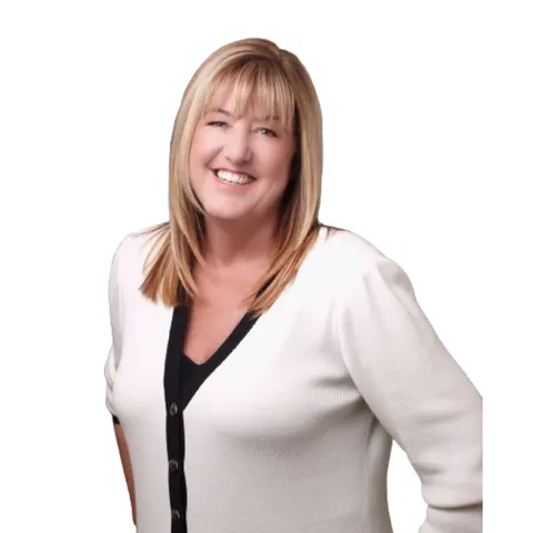 Linda Holmes, real estate agent in Corona