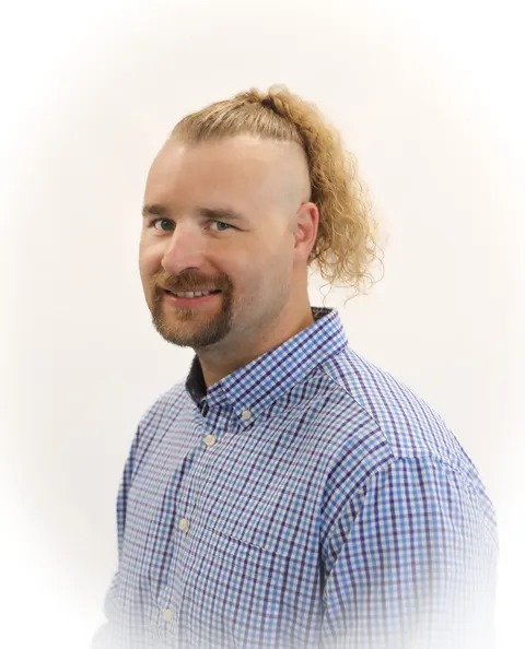 Andre Holmes, real estate agent in Clearlake Oaks