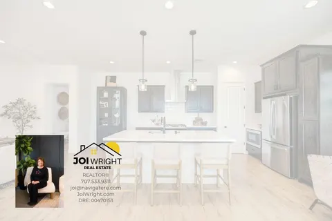 Joi Wright, real estate agent in Clearlake Oaks