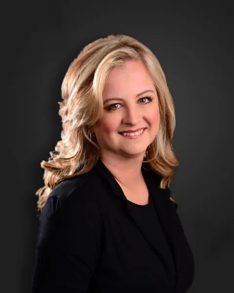 Linda Shields, real estate agent in Lakeport