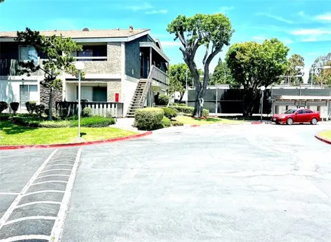 Wilivaldo Gonzalez, real estate agent in Santa Ana