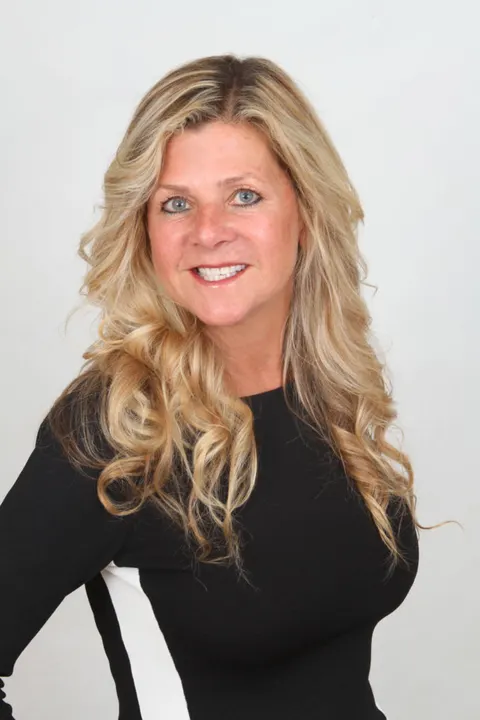 Cindy Berg, real estate agent in Corona