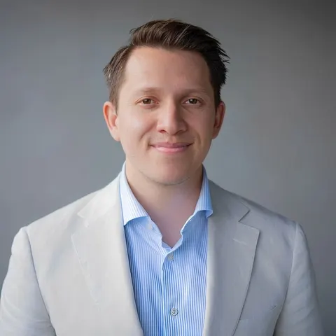 Rafael Mendez, real estate agent in Vista