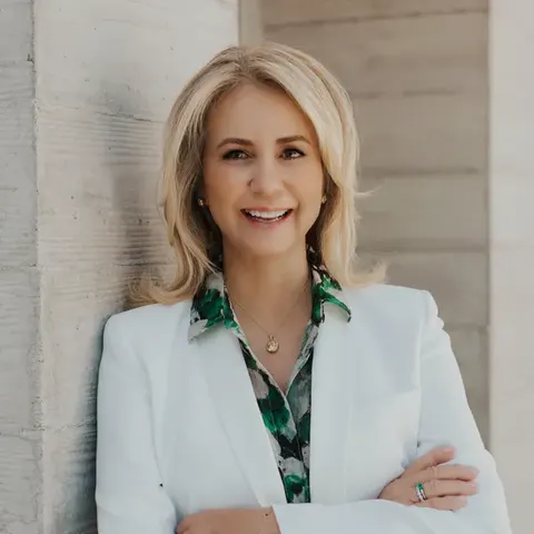 Vivian Browne, real estate agent in Newport Beach