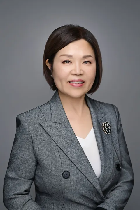 Linda Suk, real estate agent in Fullerton