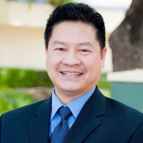 Tom Bui, real estate agent in Tustin