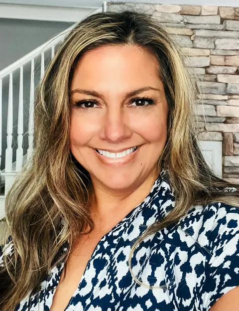 Jeena Burnett, real estate agent in Corona
