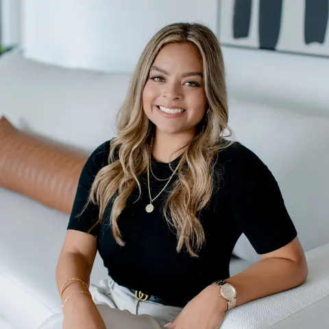 Alina Cabezas, real estate agent in Huntington Beach