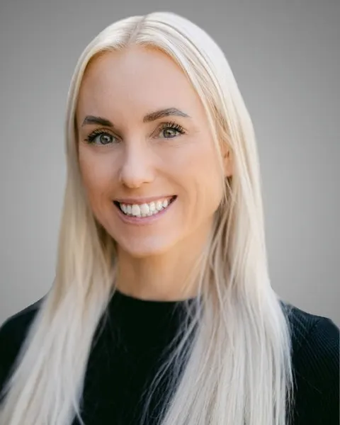 Deborah Natasha Carlisle, real estate agent in Huntington Beach