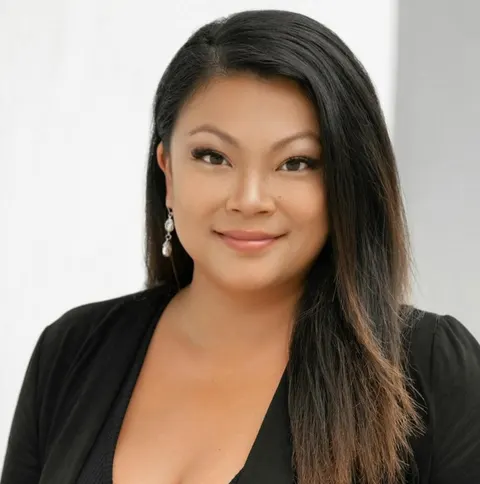 Vivian Chan, real estate agent in Huntington Beach
