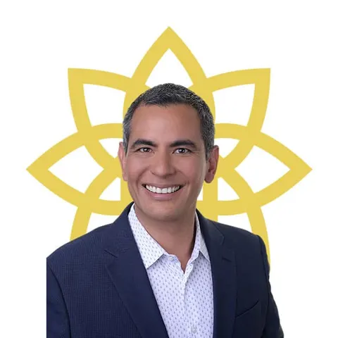Oscar Chavez, real estate agent in Corona Del Mar