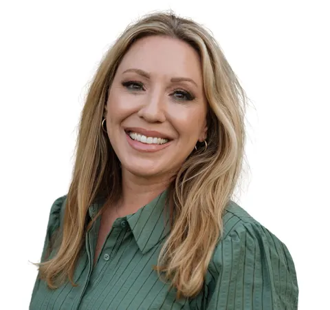 Samantha Cruz, real estate agent in Anaheim