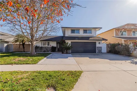 Chi Lan Dang, real estate agent in Huntington Beach