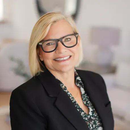 Tracy Davis, real estate agent in Dana Point