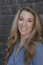 Leslie Leath, real estate agent in Santa Ana
