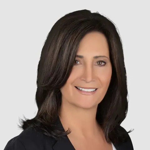 Lynnea Leon, real estate agent in Canyon Lake