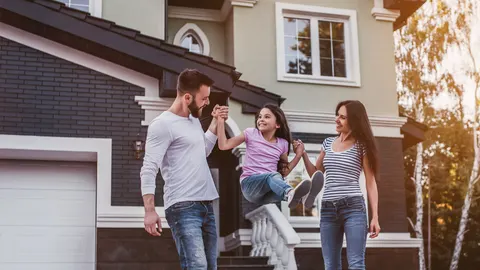 Mindy Luong, real estate agent in Santa Ana