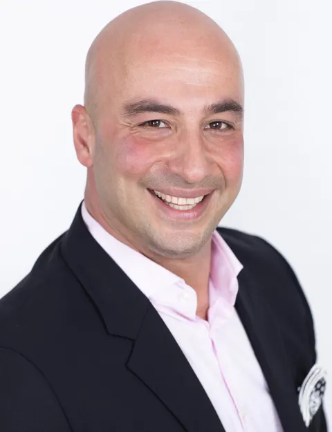 Babak Mehranvar, real estate agent in Corona