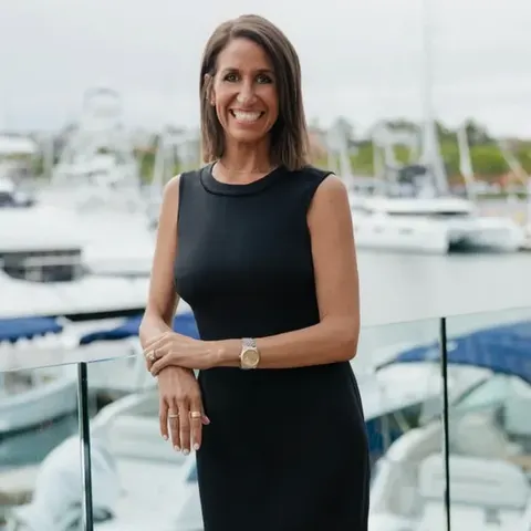 Lauren Mitchell, real estate agent in Costa Mesa