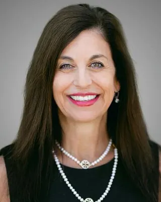 Yvonne Munoz, real estate agent in Fountain Valley