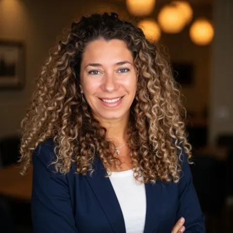 Sandra Bethune, real estate agent in Corona
