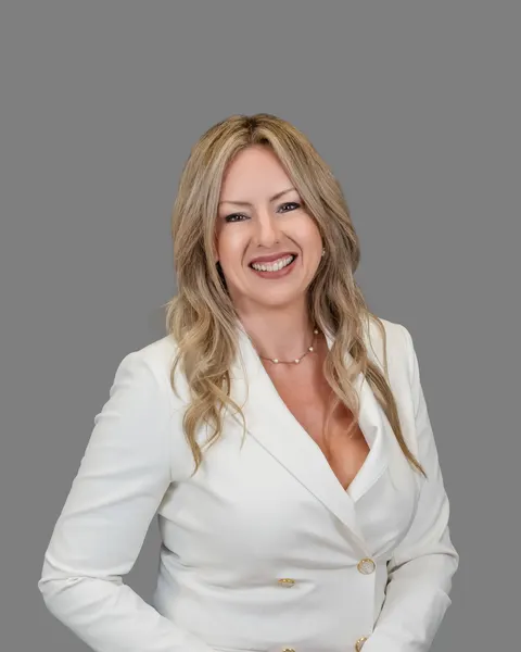 Sara Kay Ojeda, real estate agent in Huntington Beach