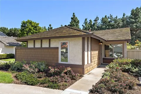 Alysha Stout, real estate agent in Irvine
