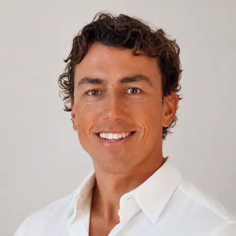 Vasi Vangelos, real estate agent in Laguna Beach